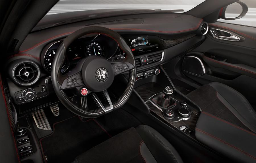 Интерьер Alfa Romeo Giulia Quadrifoglio (952) 2016 года  (NA) (фото 74 из 86)